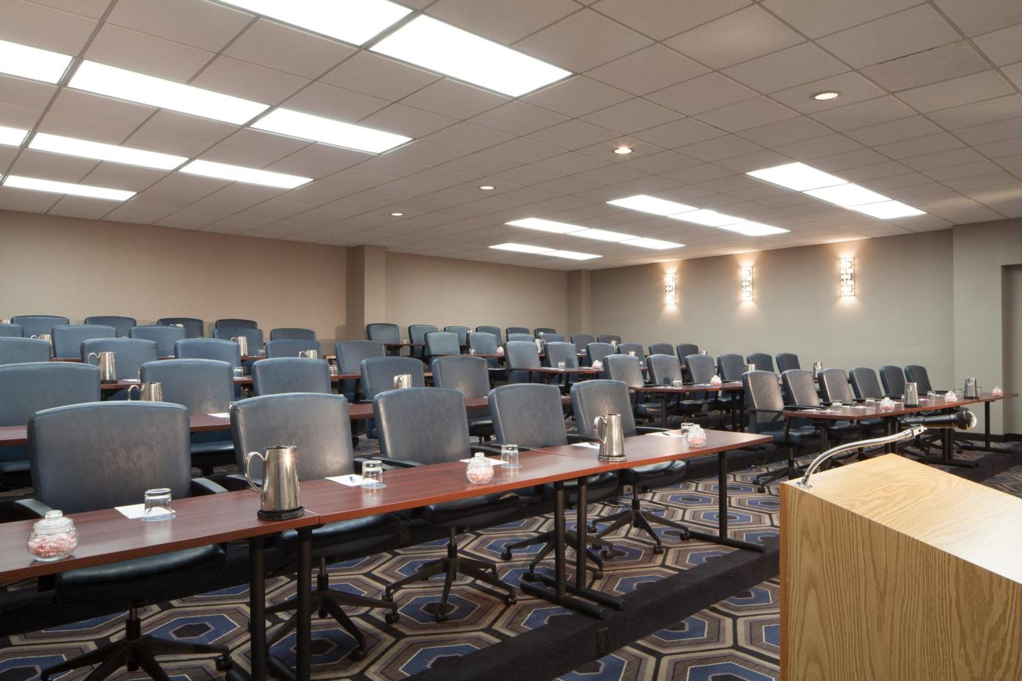 Sheraton Bucks County Лангхорн Екстериор снимка