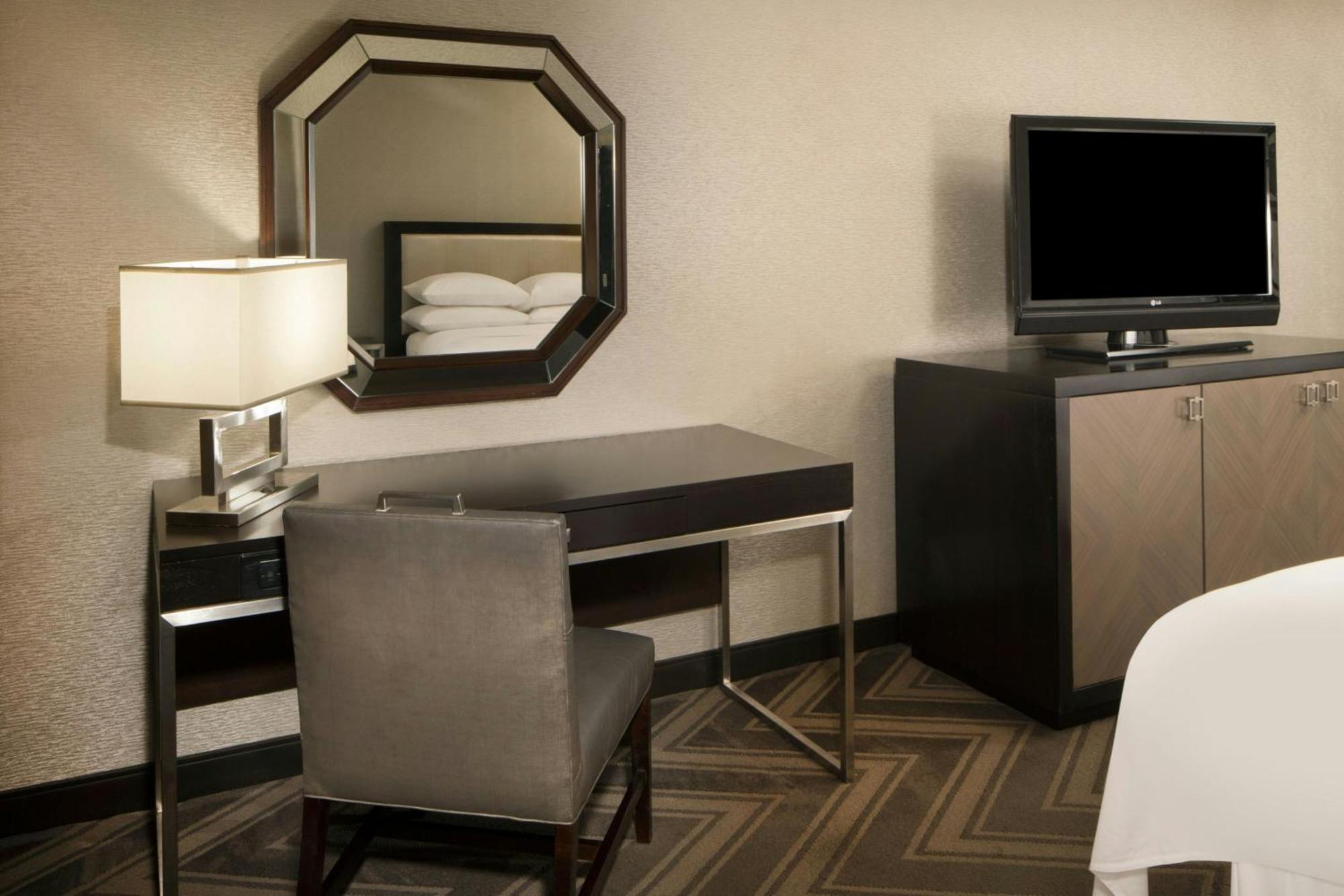 Sheraton Bucks County Лангхорн Екстериор снимка