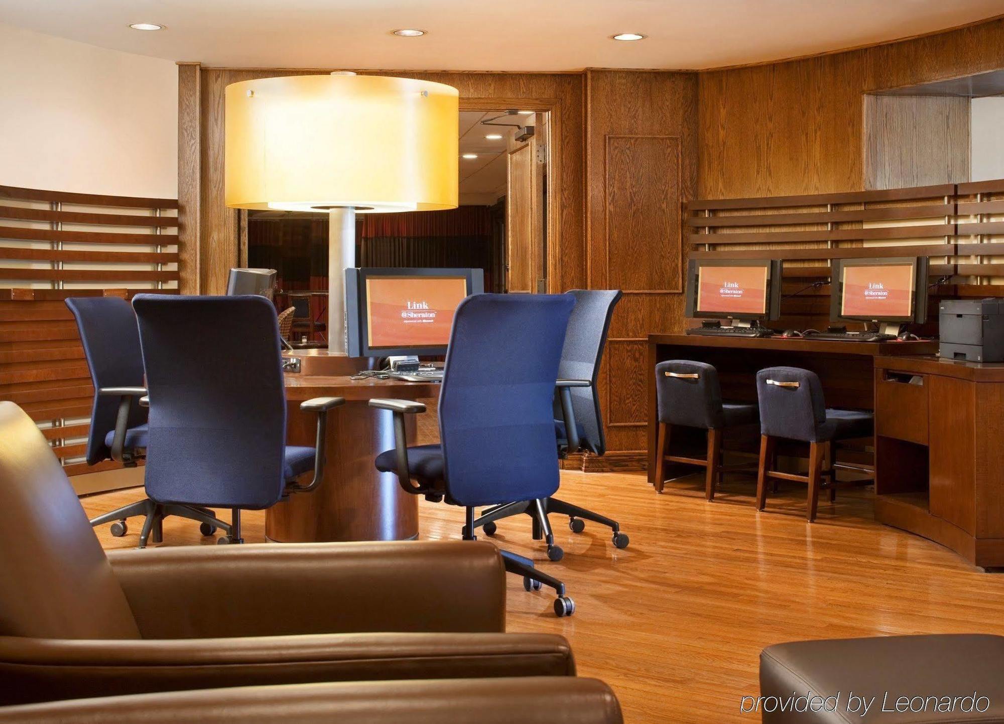 Sheraton Bucks County Лангхорн Екстериор снимка